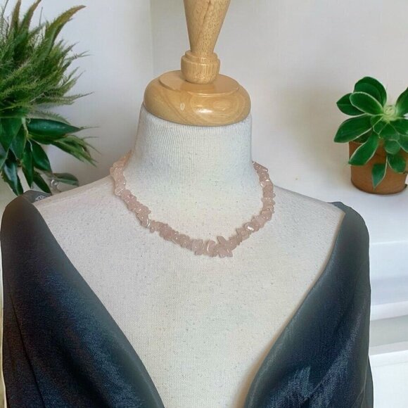 Vintage 70s Rose Quartz Crystal Chip Necklace 18 Inch - Picture 1 of 5